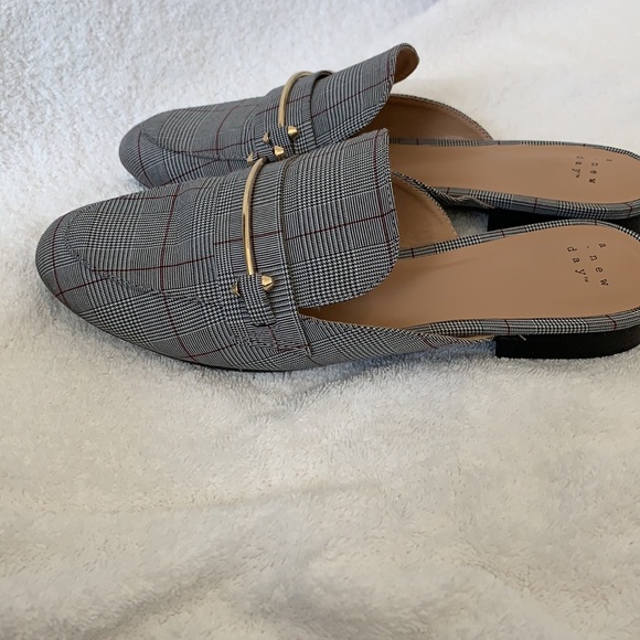 A New Day Remmy Grey Mule. - Picture 4 of 11